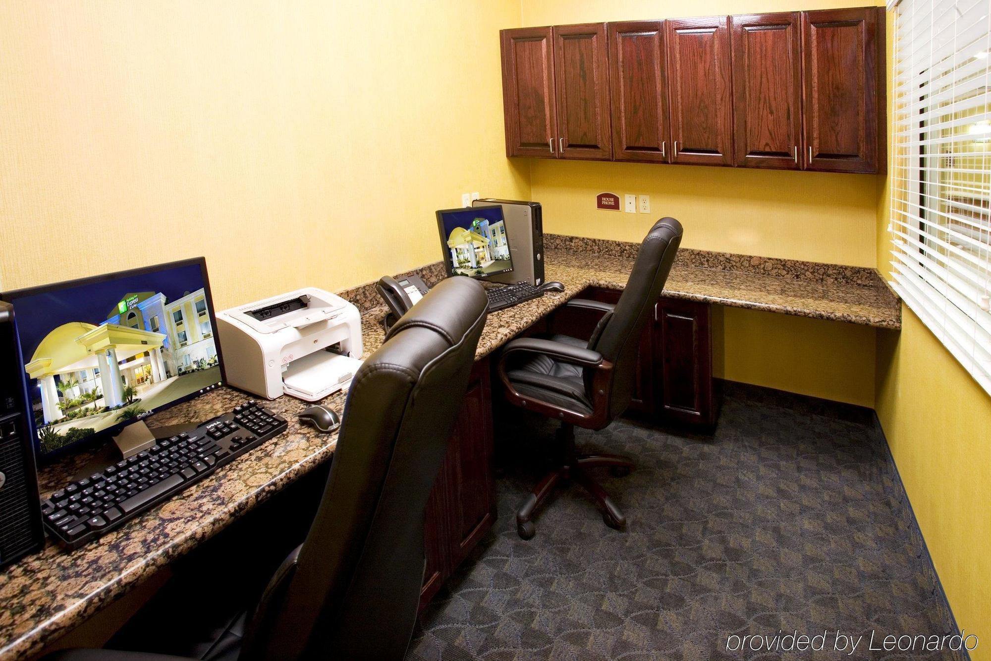 Holiday Inn Express Hotel And Suites Falfurrias Faciliteiten foto
