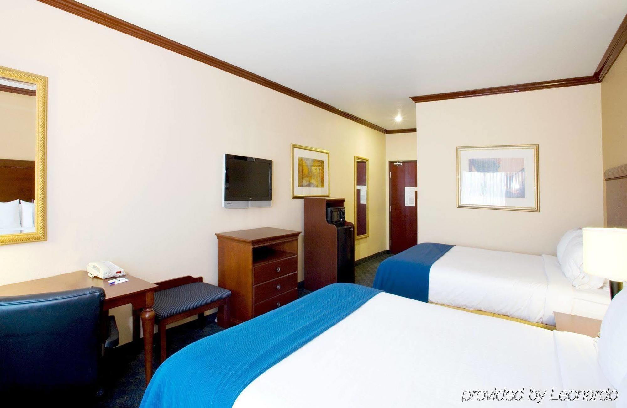 Holiday Inn Express Hotel And Suites Falfurrias Buitenkant foto