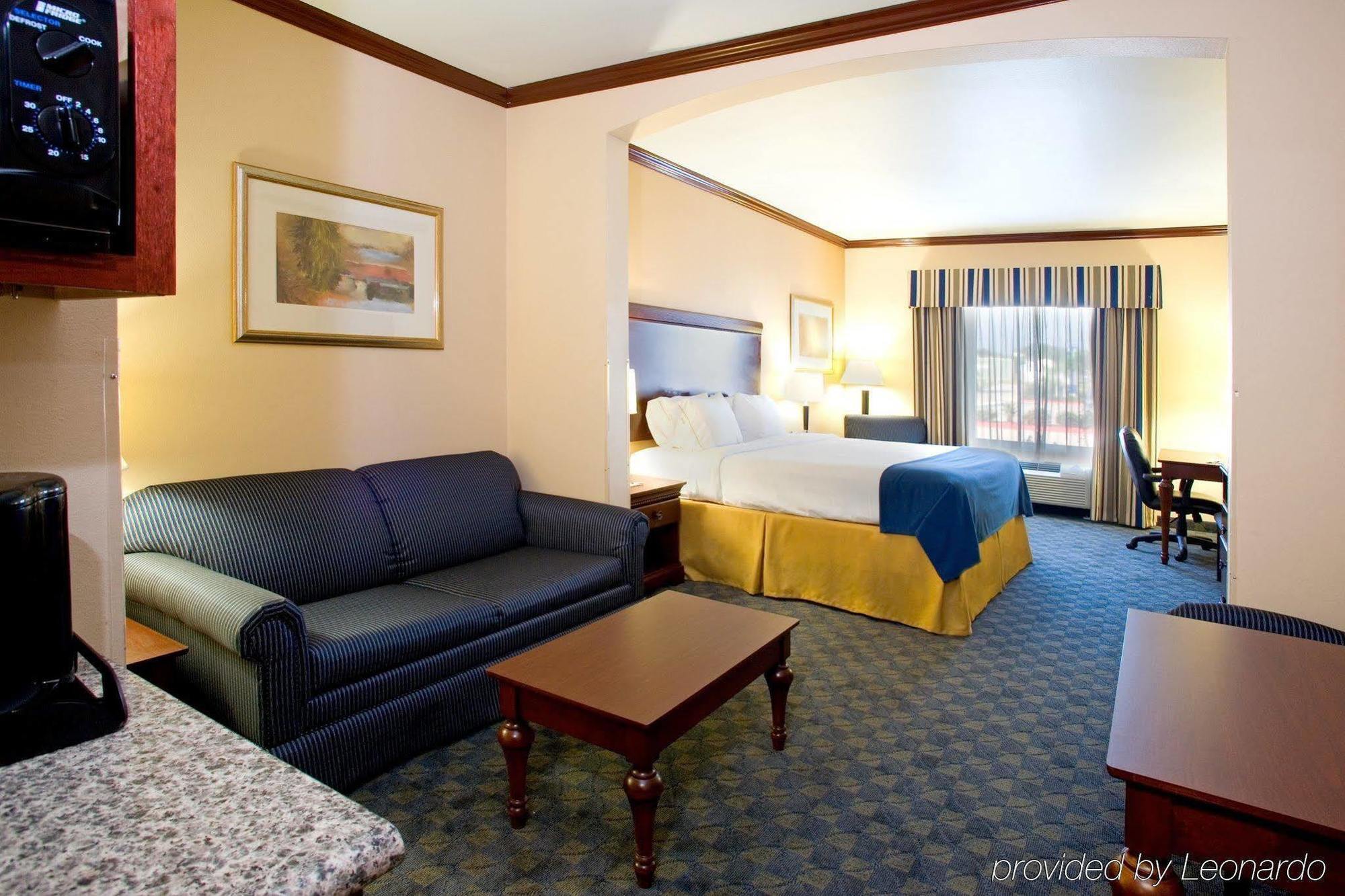Holiday Inn Express Hotel And Suites Falfurrias Buitenkant foto